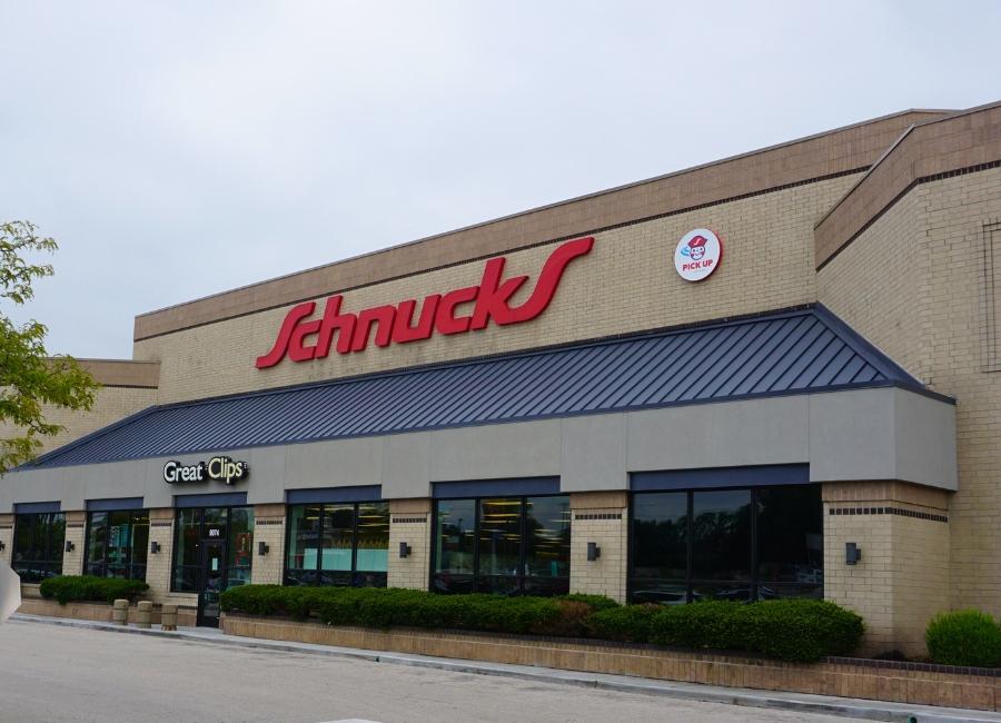 Schnucks storefront in Overland