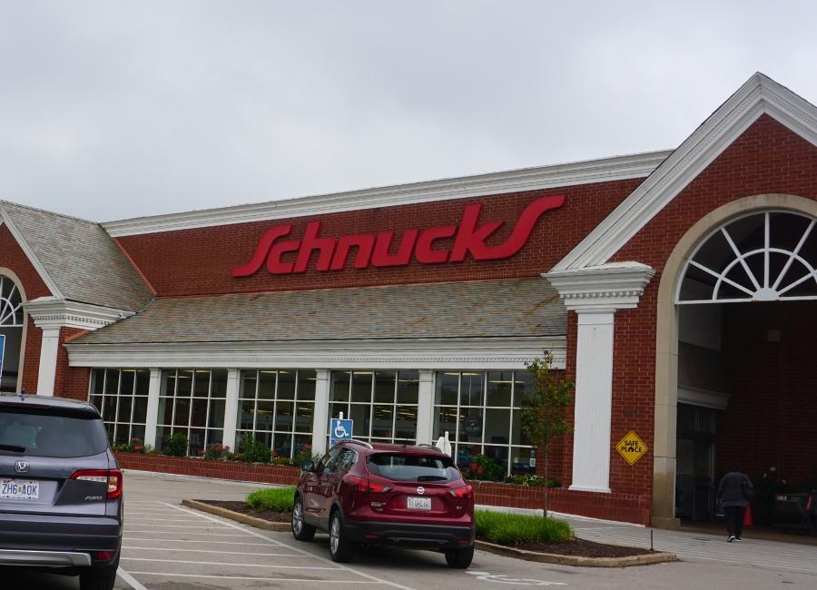 Schnucks storefront in Ladue