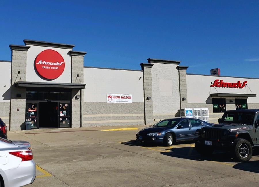 Schnucks storefront in Mahomet